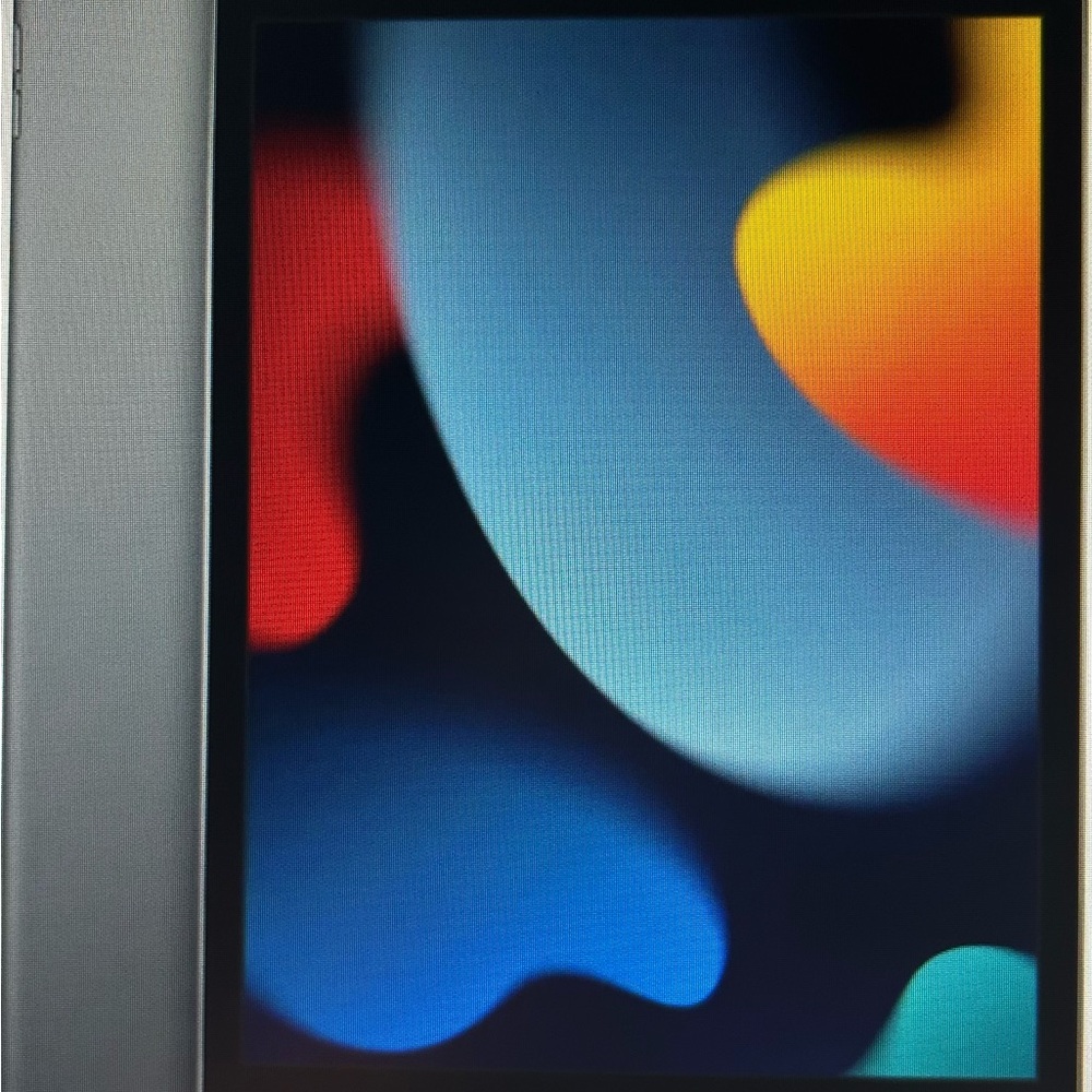 NEW Apple Tablet in Sleek Silver Apple iPad 10.2-inch Wi-Fi 64GB (2021, 9th Gen. - Picture 2 of 4